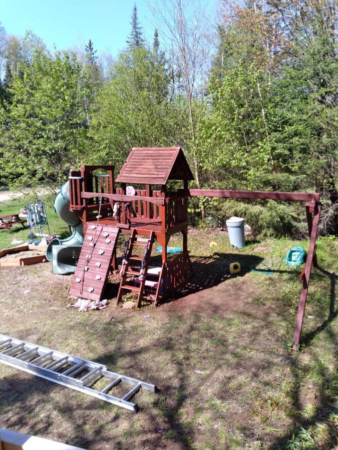 Le Petit Cottage Du Grand Boise Lac-Simon Екстер'єр фото