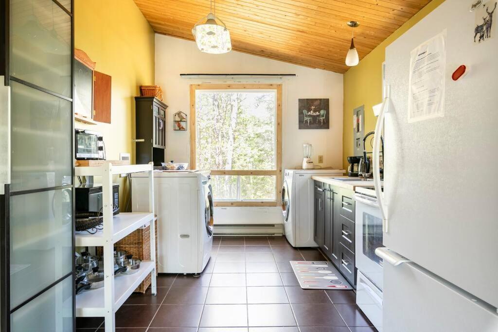 Le Petit Cottage Du Grand Boise Lac-Simon Екстер'єр фото